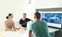 Diferencia entre pantalla interactiva y pizarra digital